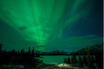 Canada Yellowknife Aurora Viewing + Kamloops+ Yoho National Park+ Banff National Park+ Johnston Canyon+ Okanagan Lake 8-Day Tour